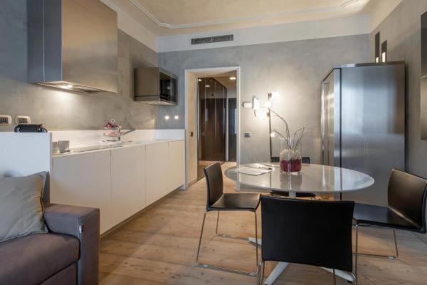Milan Royal Suites - Luxury Duomo Esterno foto