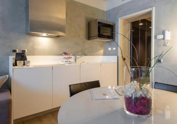 Milan Royal Suites - Luxury Duomo Esterno foto